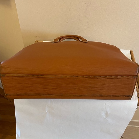 Authentic Louis Vuitton epi fawn large bag - Picture 5 of 10